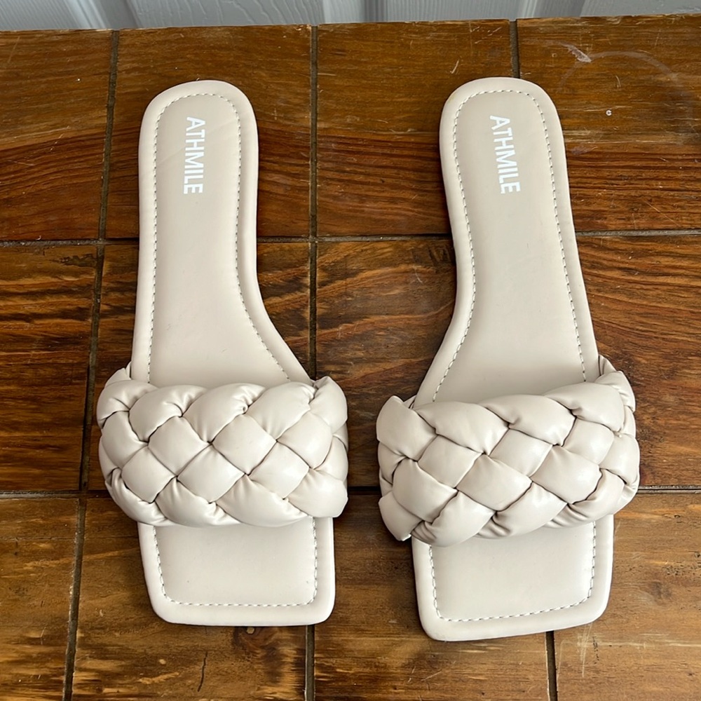 Athmile rated women’s sandals, never worn